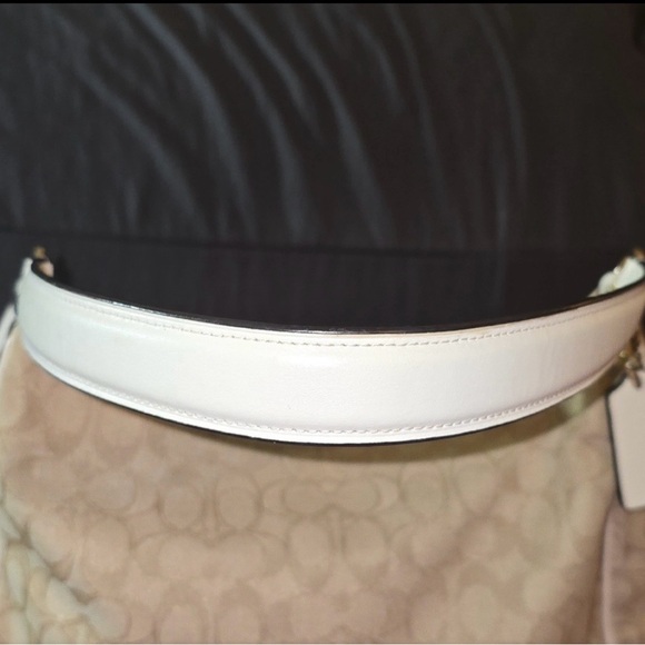 LIKE NEW!! Coach 2018 Hobo Shoulder Bag - Picture 6 of 10